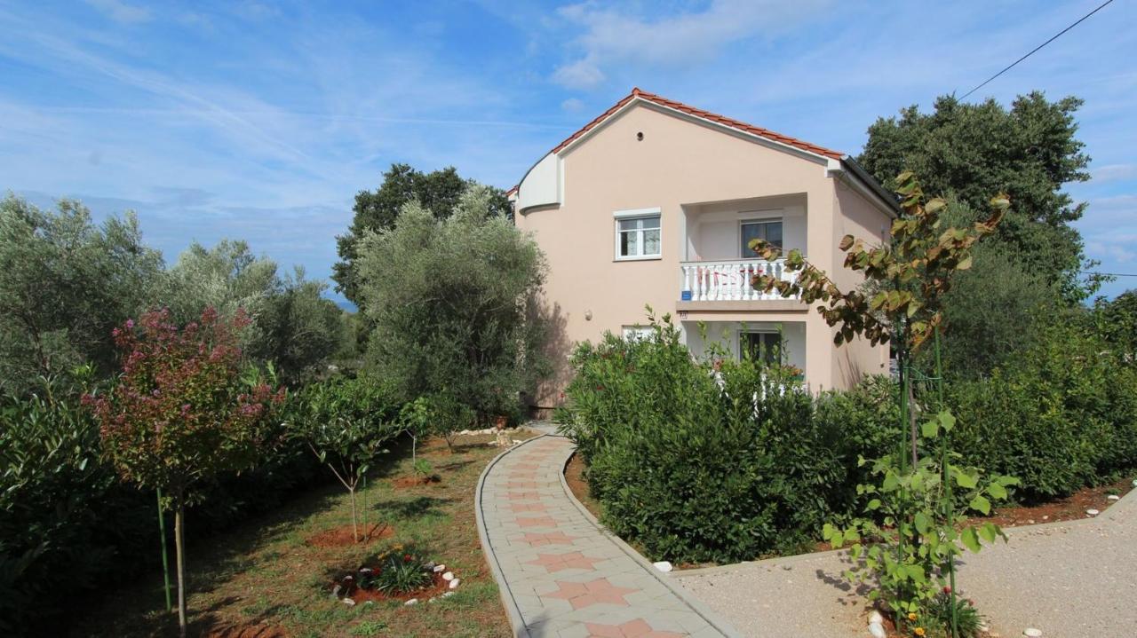 Apartment Ljudmila - Ferienwohnung Sveti Anton