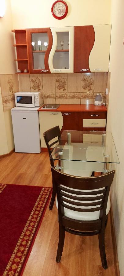 Studio (3 Adults)