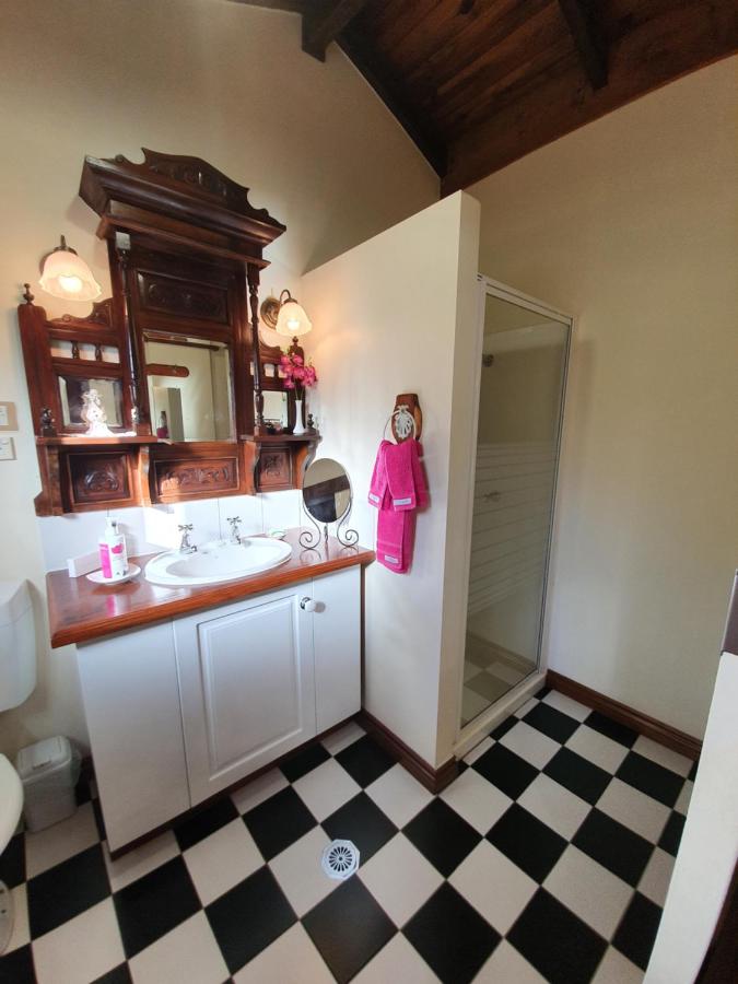 Rosella Room