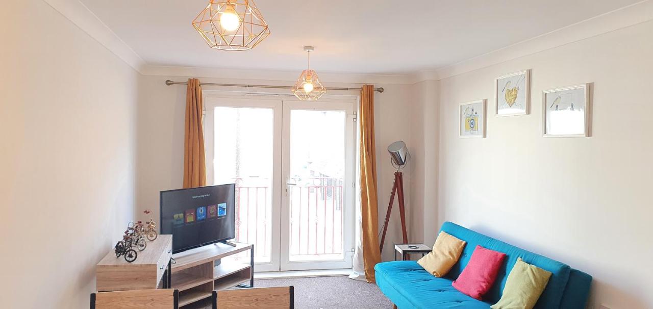 Garland Modern Apartment Tilbury with Parking - Ferienwohnung