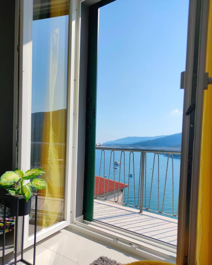 Apartment Noemi with a direct beach view - B&B Rabac