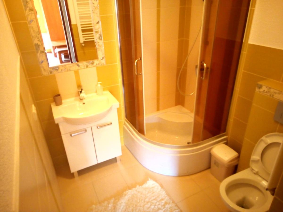 Two-Bedroom Apartment with Private Bathroom