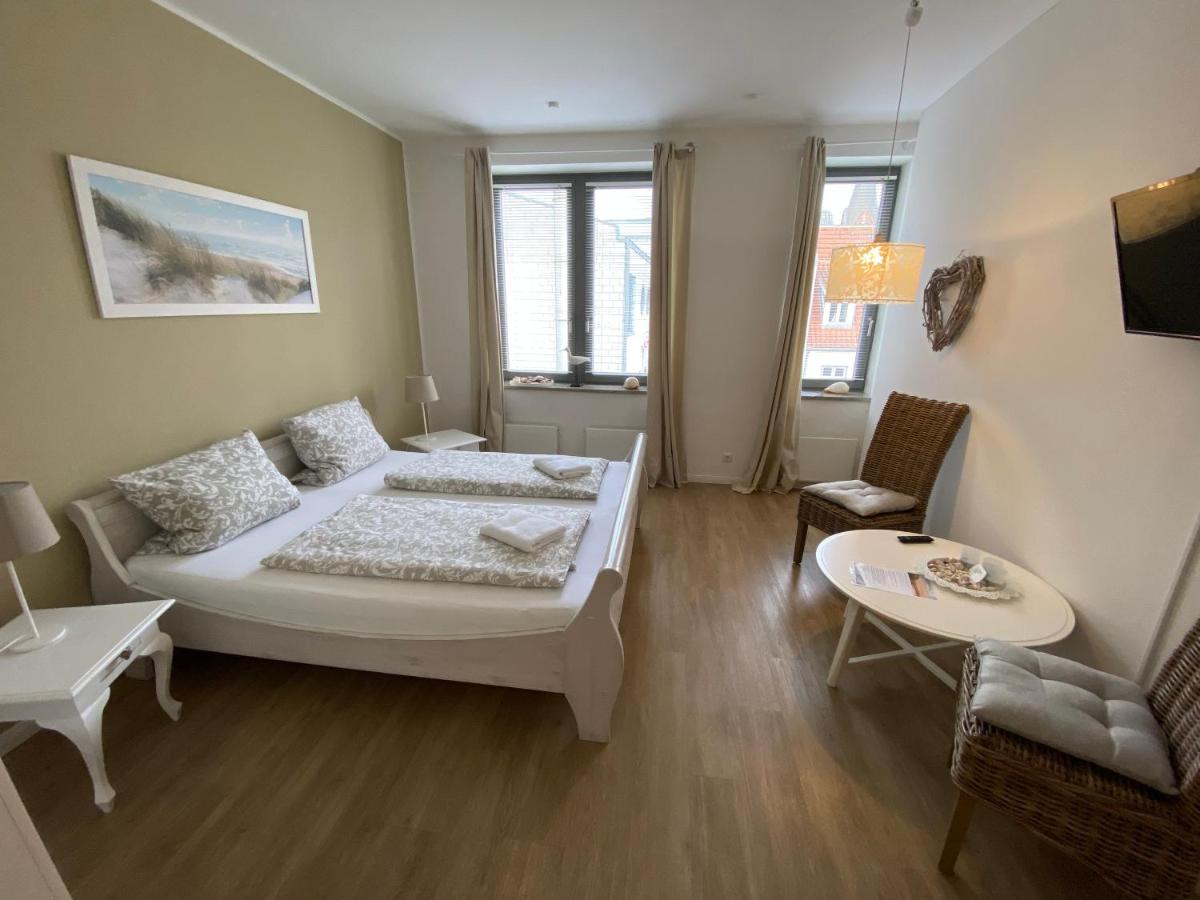 Standard Double Room with Shared Bathroom