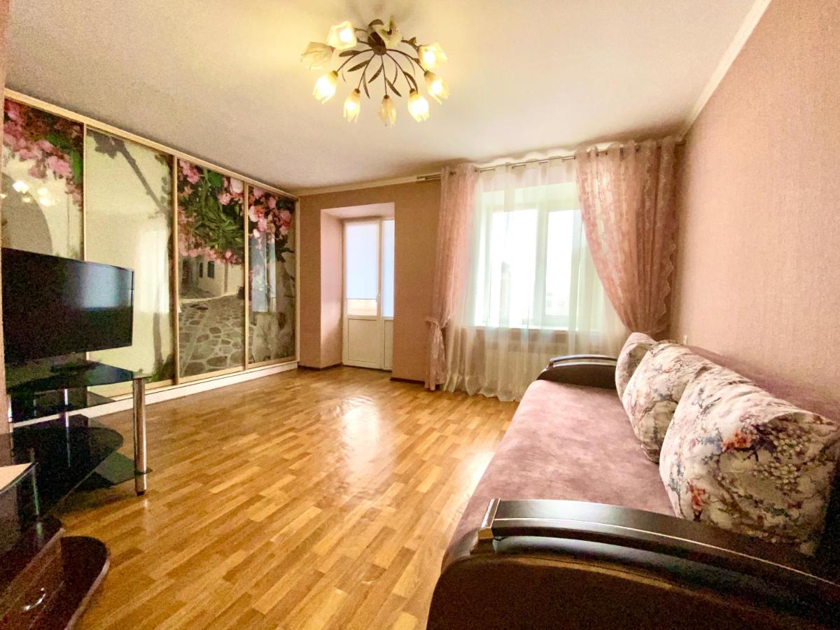 B&B Poltava - ApartPoltava ЦЕНТР Полтави, Простора та зручна квартира біля ПУЕТ, 2-ОКРЕМІ КІМНАТИ, звітна документація для відрядження - Bed and Breakfast Poltava