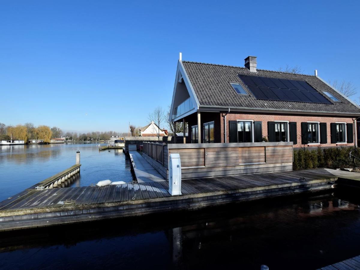 B&B Kaag - Luxurious Villa with Private Garden in Kaag - Bed and Breakfast Kaag