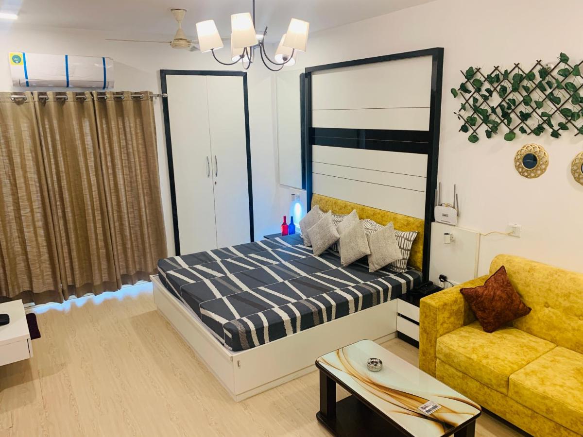 B&B Noida - The Creator Square near India Expo Mart - Bed and Breakfast Noida