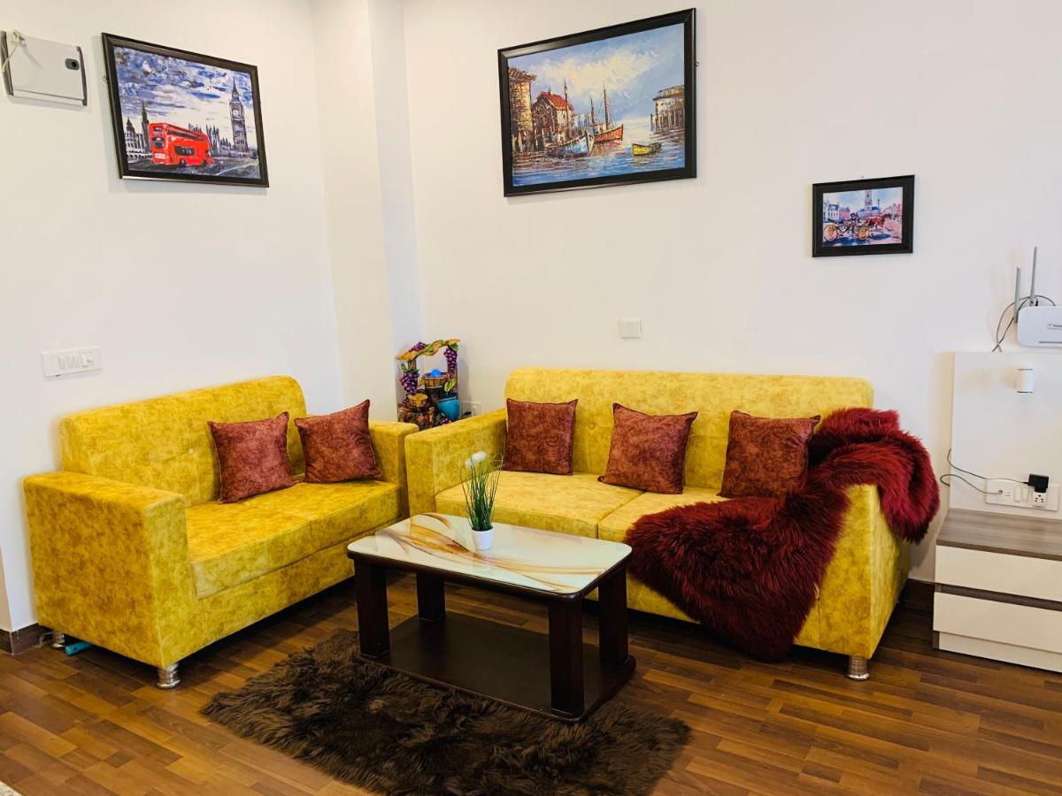 B&B Noida - The Influential Square near India Expo Mart - Bed and Breakfast Noida