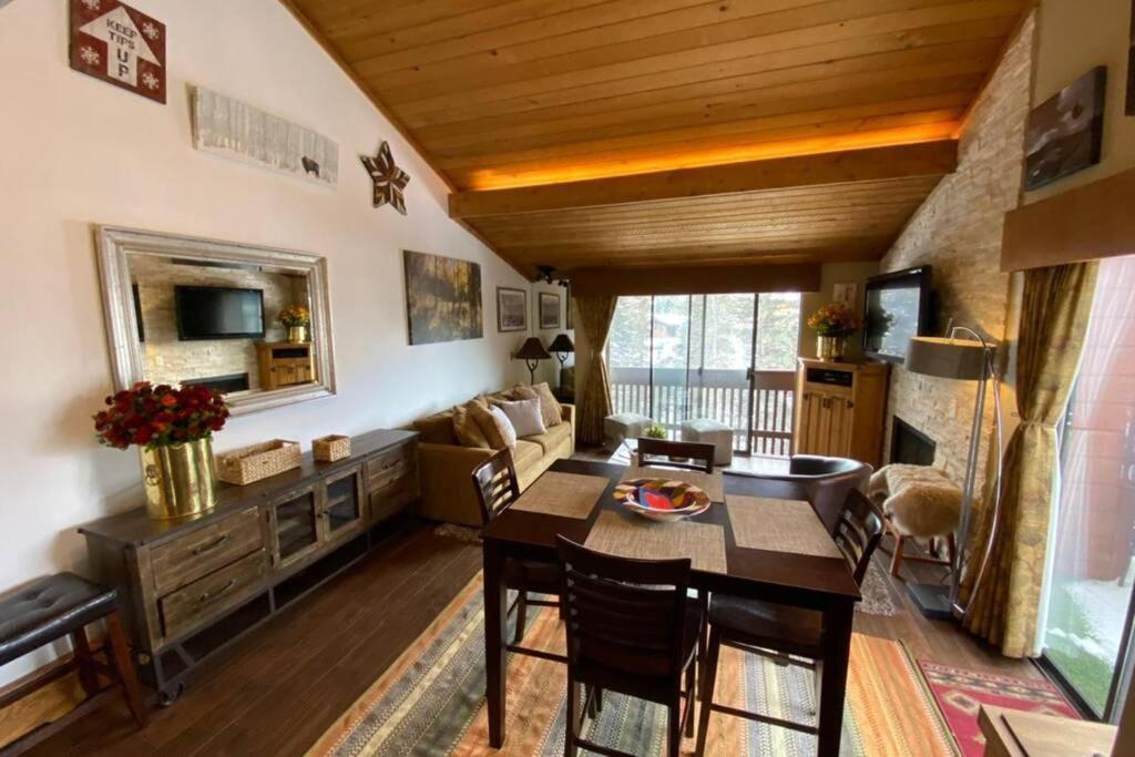 Best creek view and mountain view in town. Unbeatable location - B&B