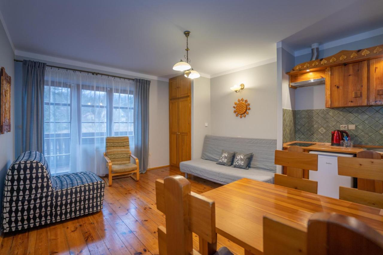 Apartment with Mountain View
