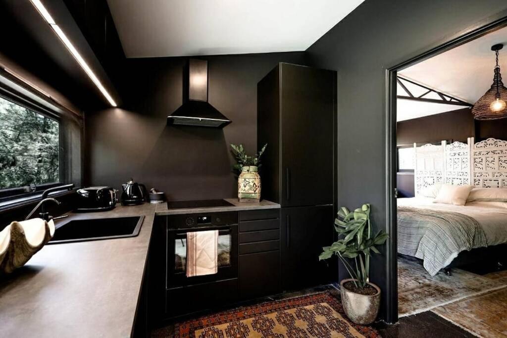Dark Moon Cottage. Luxurious. - B&B