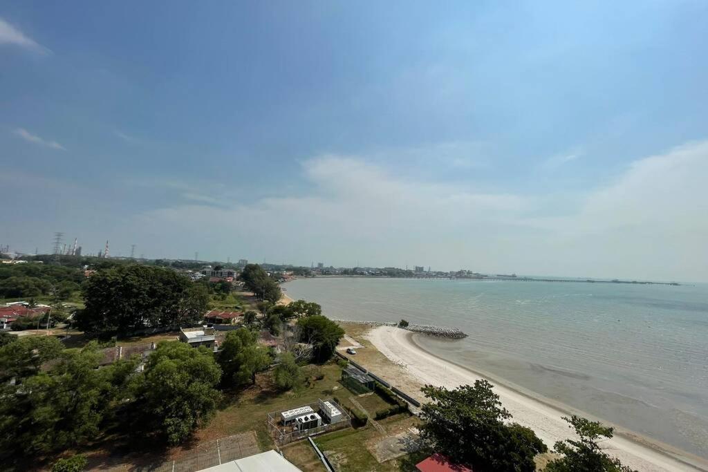 PORT DICKSON -GLORY BEACH RESORT “SEAVIEW” UNIT~~ - B&B