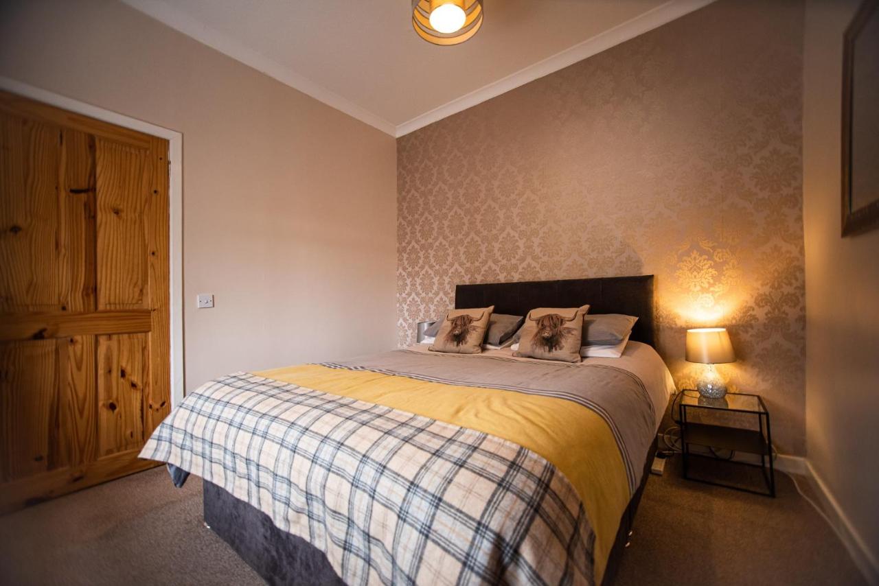 Fisherman Cottage - ideal for Trades and couples part of Langley Serviced Apartments Has outside steps - B&B