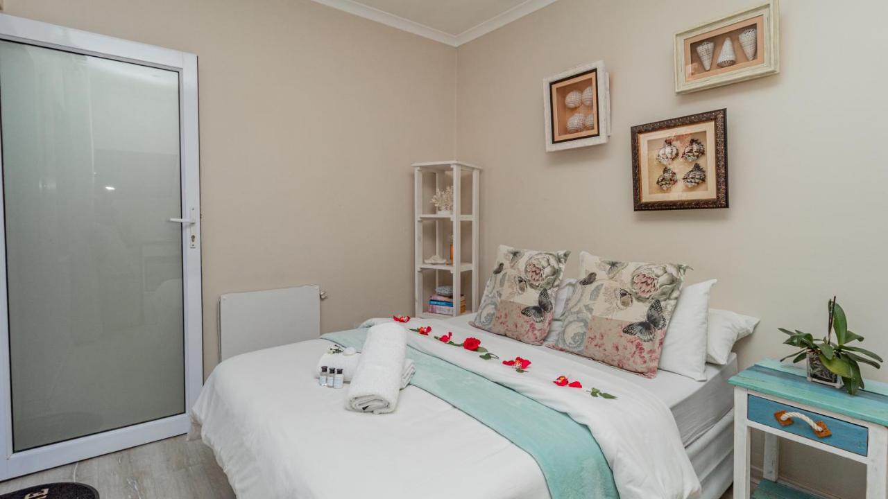 Deluxe Double Room with Shower