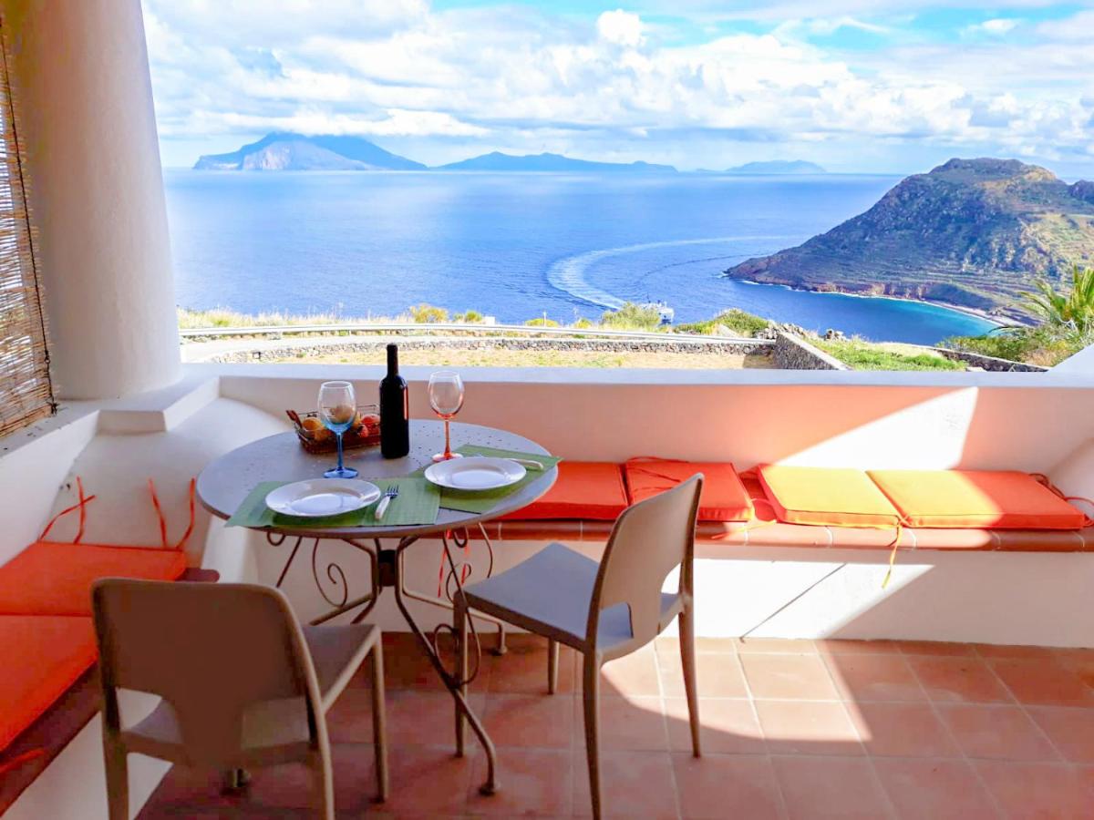 Residence Gregory Filicudi - Bed and Breakfast Folcata