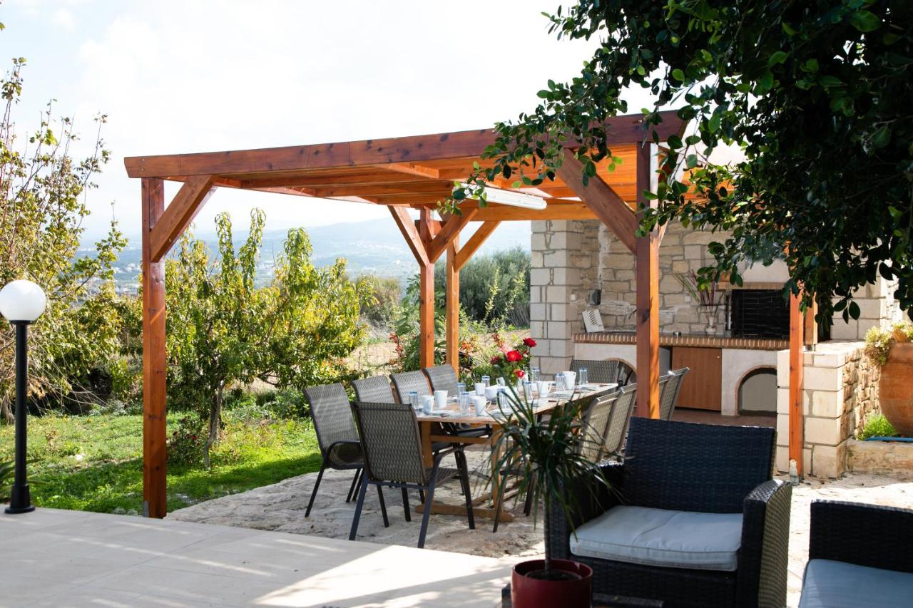 Diamantis Villa, Serene Oasis with SeaViews, By ThinkVilla - B&B