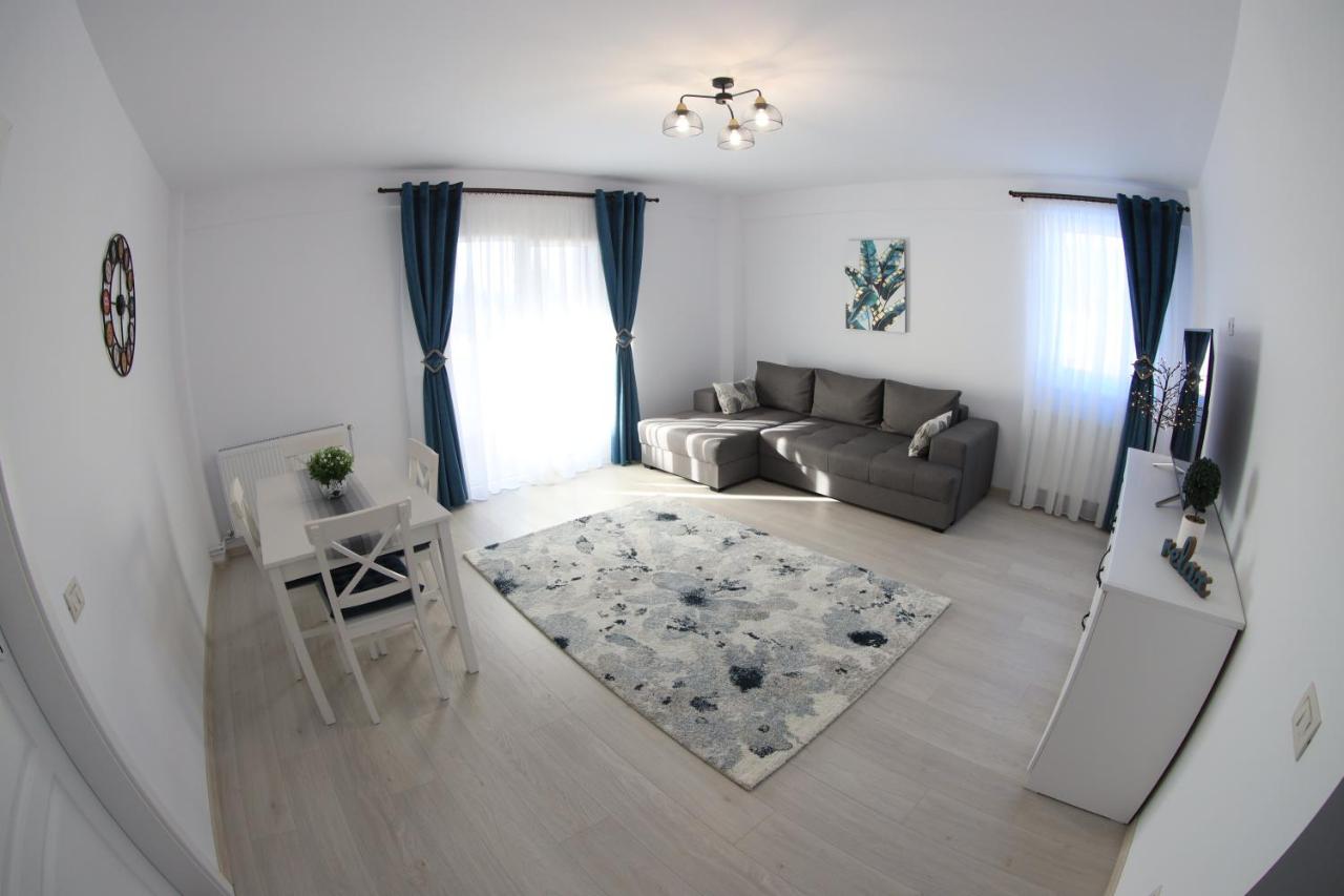 White Apartment Gura Humorului, Bucovina, Voronet - Bed and Breakfast