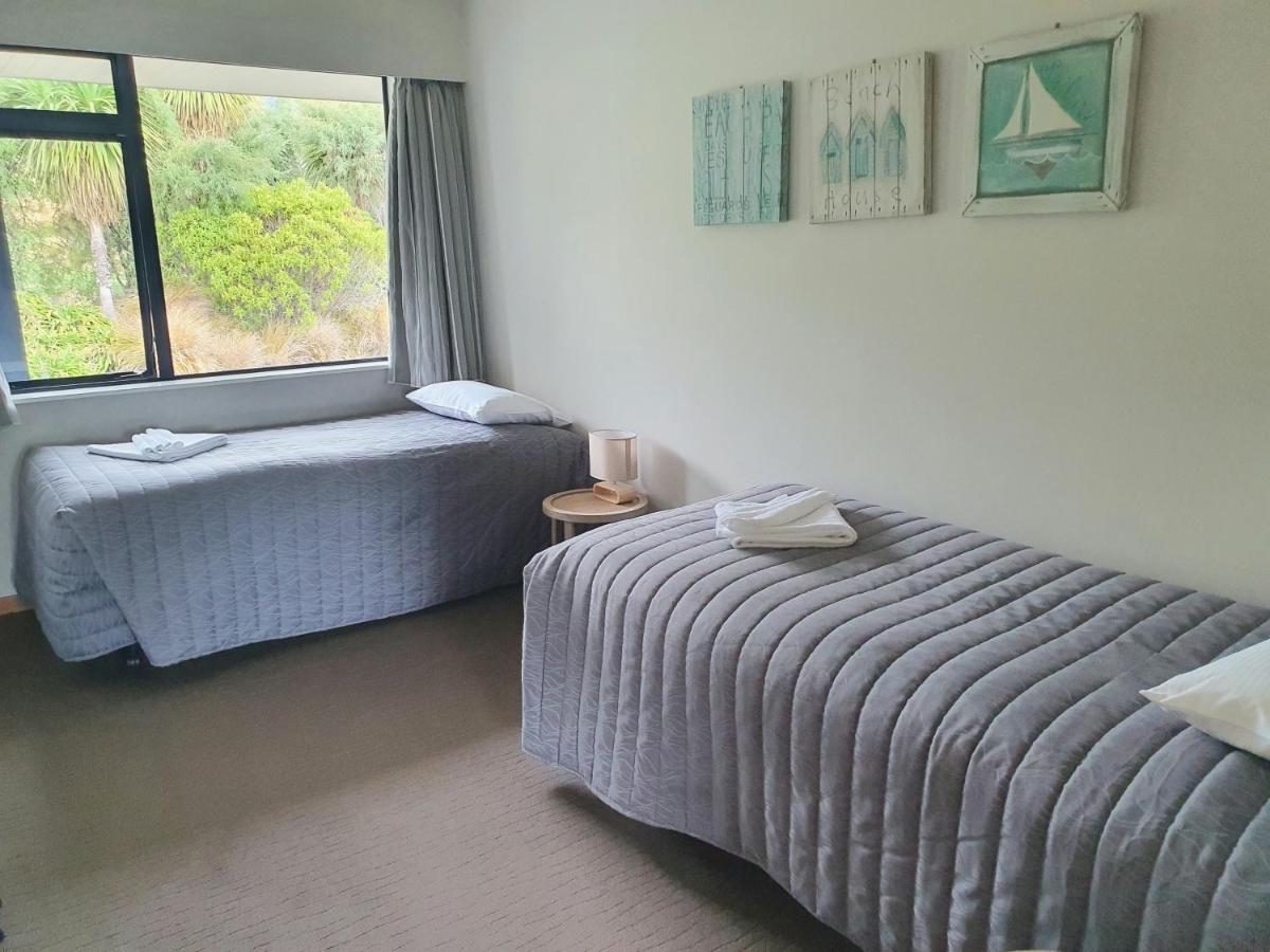 Two-Bedroom Apartment with Sea View (Sleeps 5)