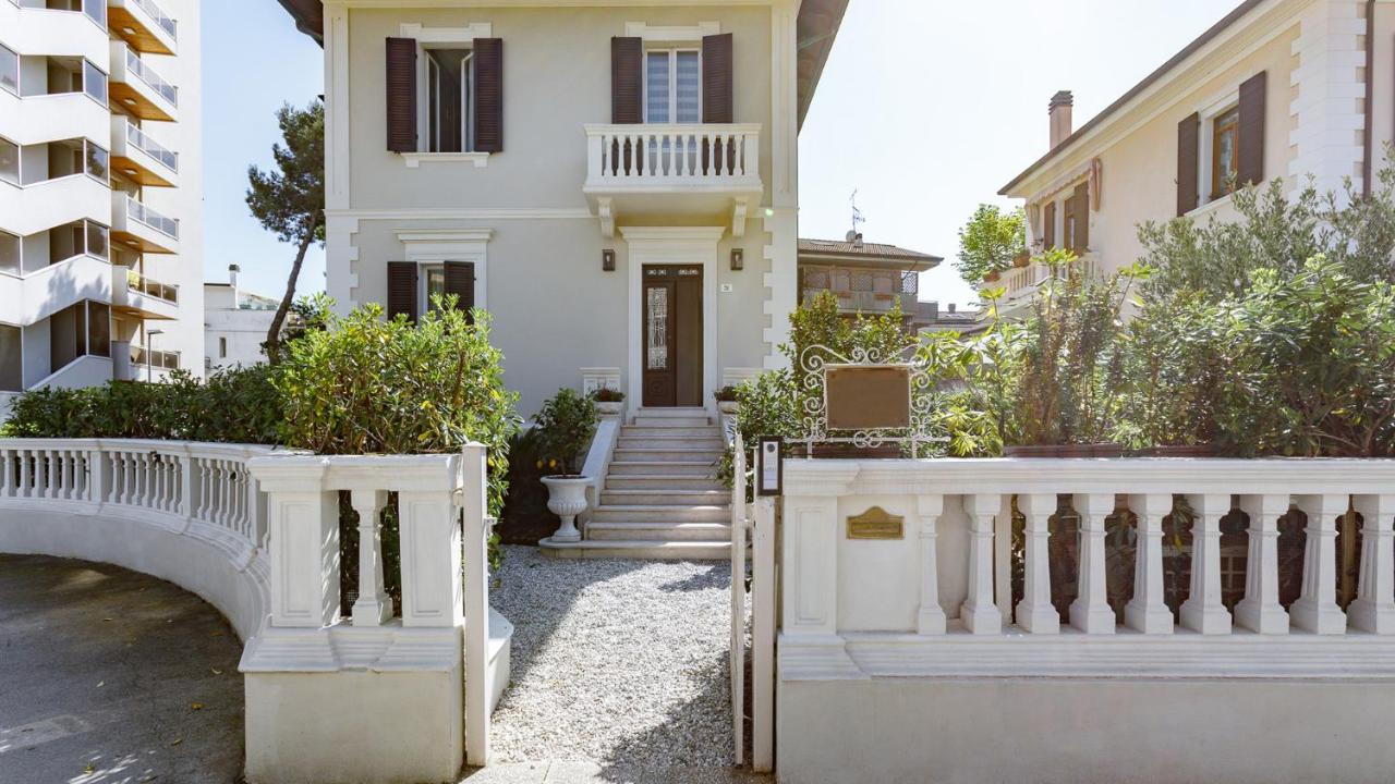 B&B Cattolica - VILLA CORONA 8, Emma Villas - Bed and Breakfast Cattolica