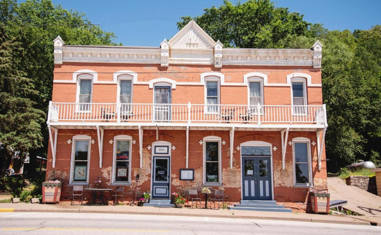 The Burlington Hotel & Bar - Alma WI - B&B