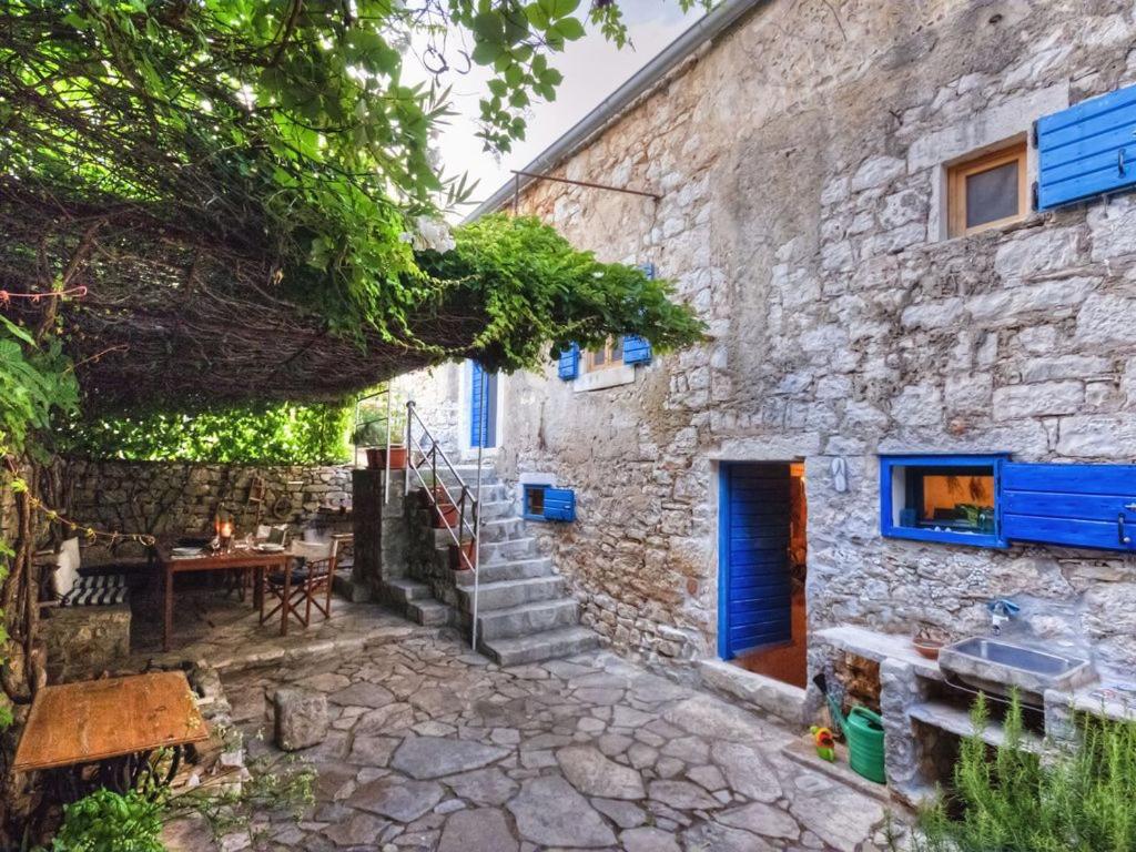 B&B Stari Grad - 450 year-old house with a garden - Bed and Breakfast Stari Grad