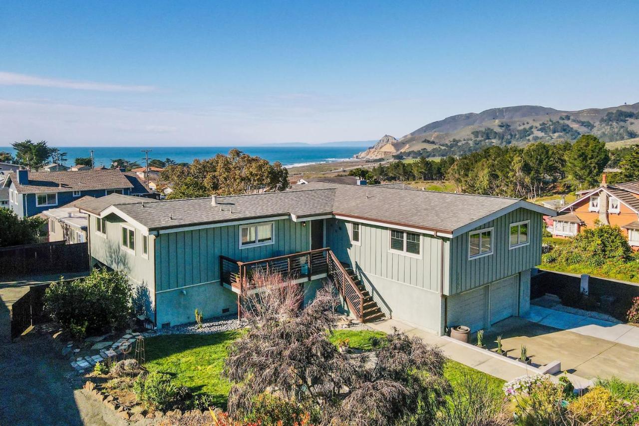 Ocean & Mountain View Home - Walk to Trails Beach Family Activities - Bed and Breakfast Montara