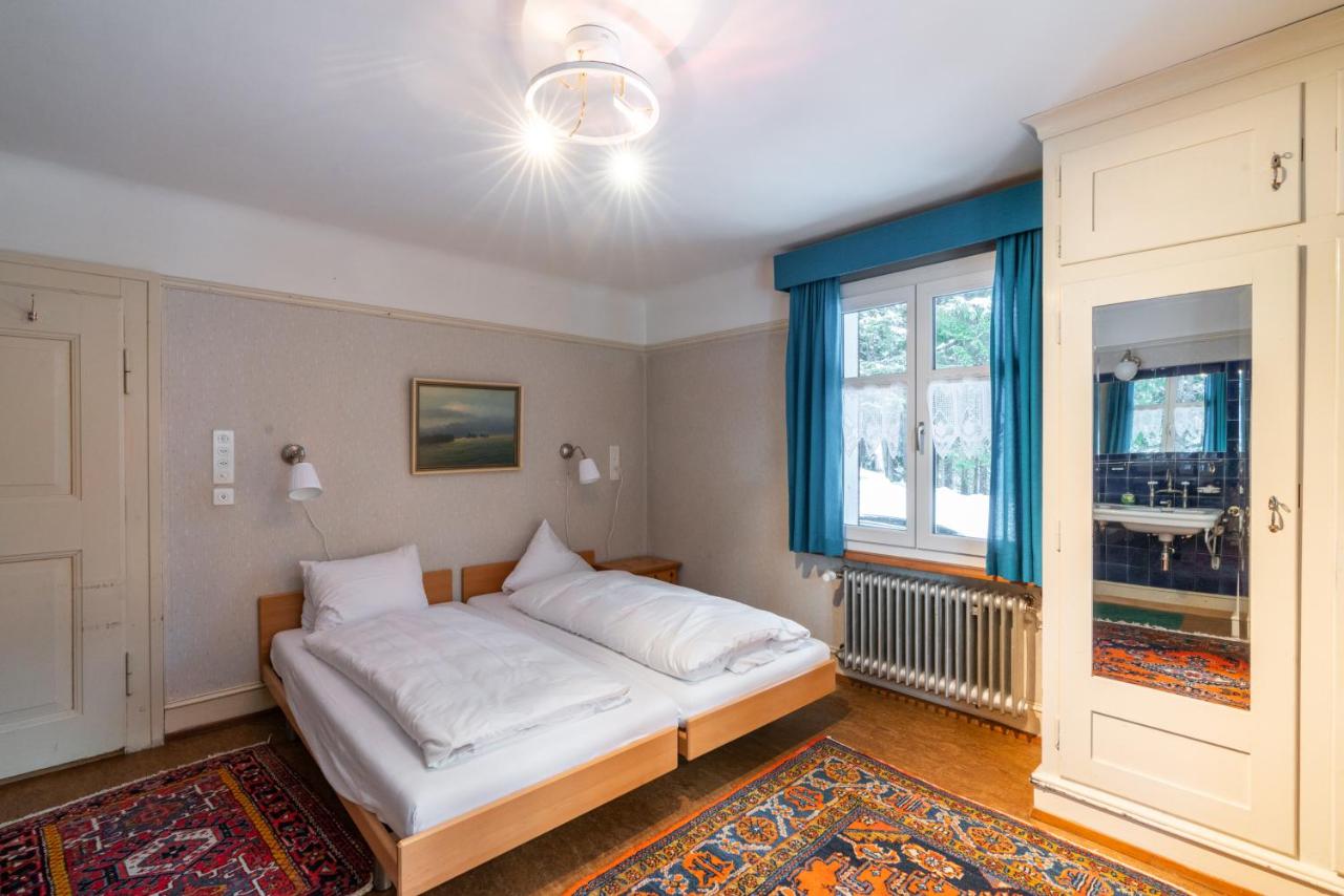 Apartment with Mountain View