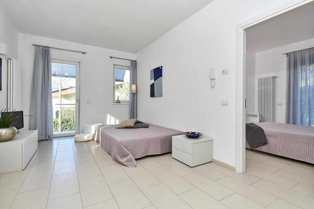 Apartment with Lake View