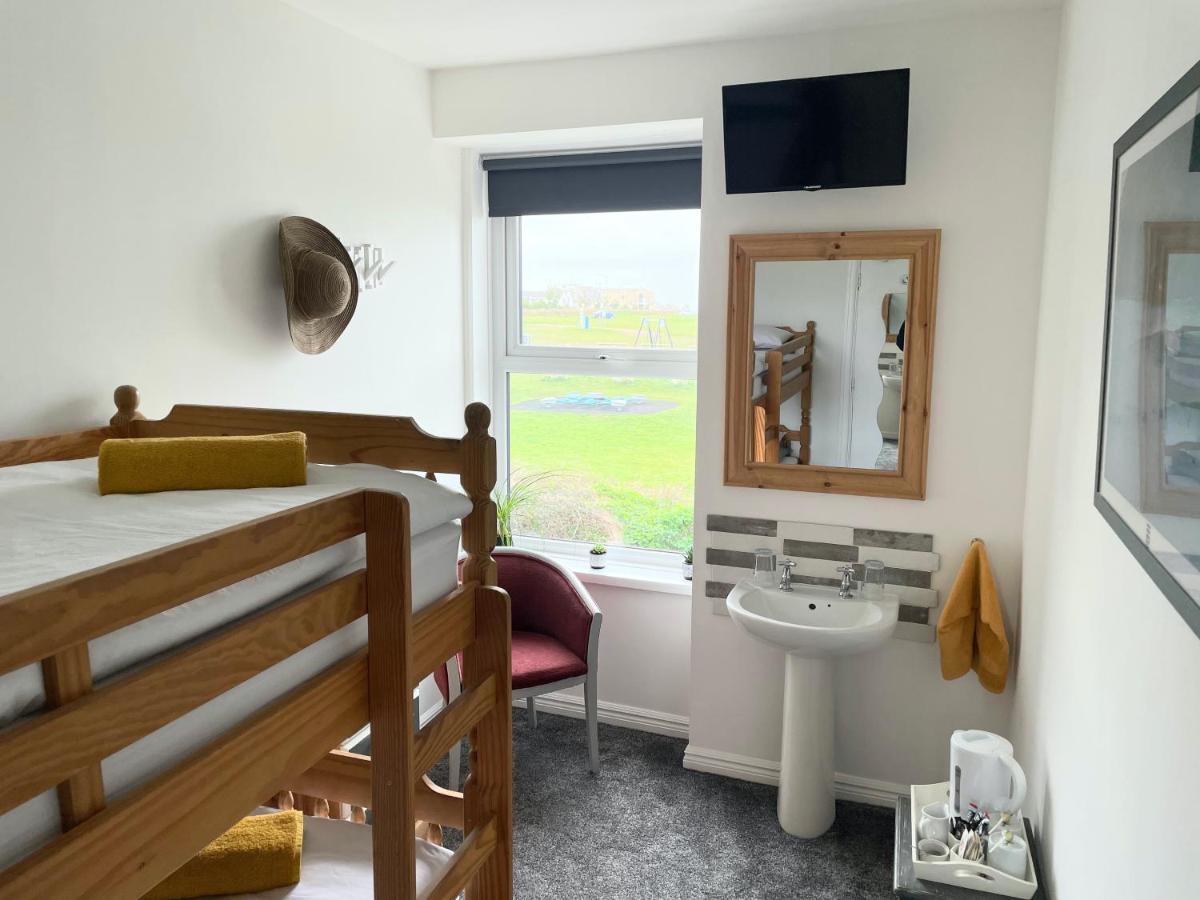 Twin Room Shared Bathroom with Sea View