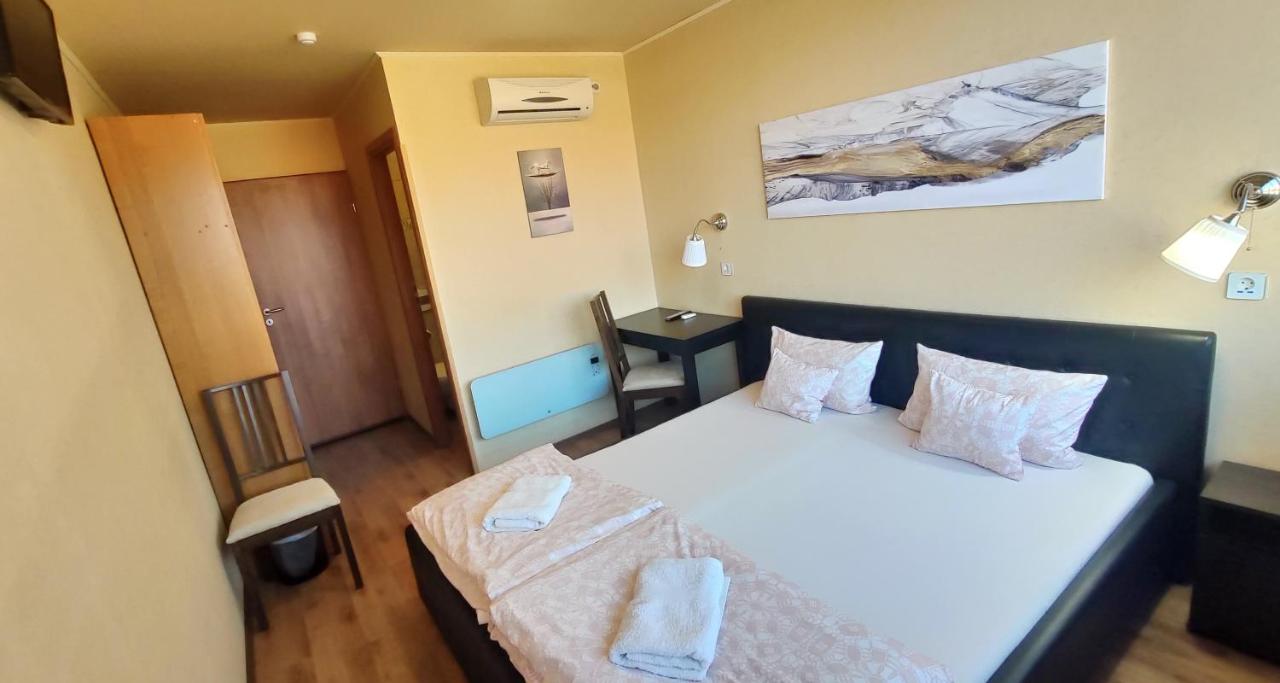 Standard Queen Room