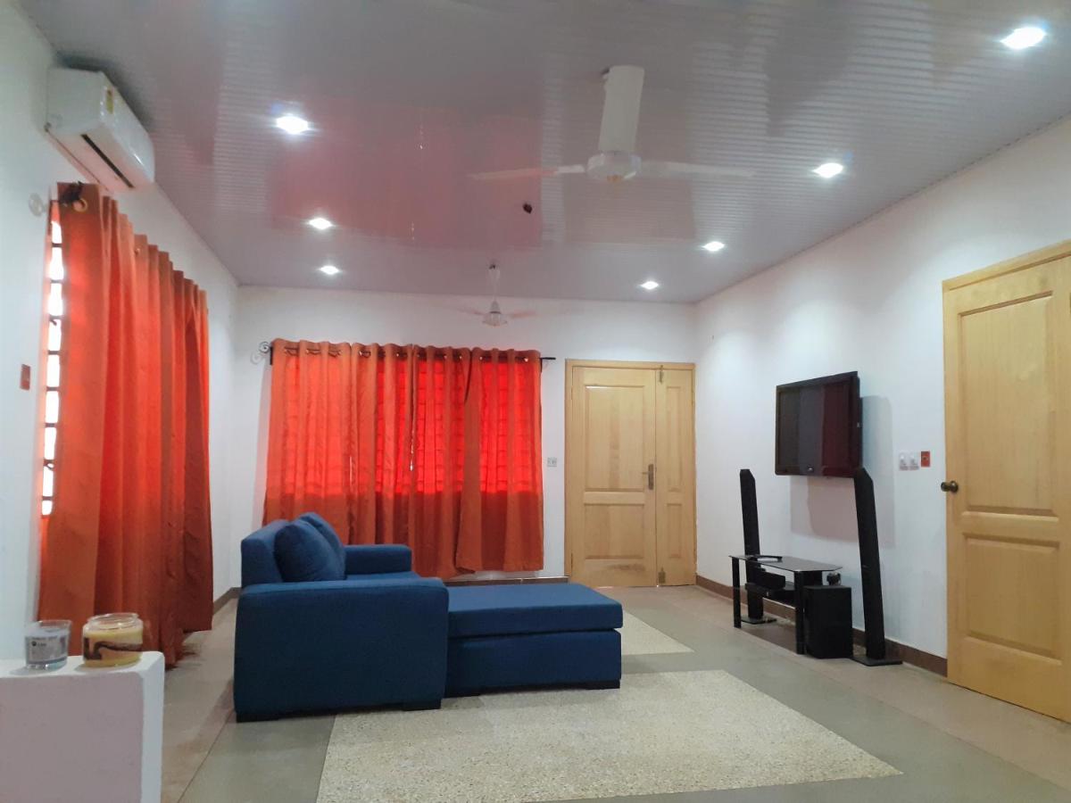 Lovely 3-bedroom vacation home in Kumasi - B&B Kumasi