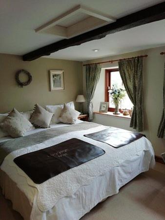 Double or Twin Room with Mountain View