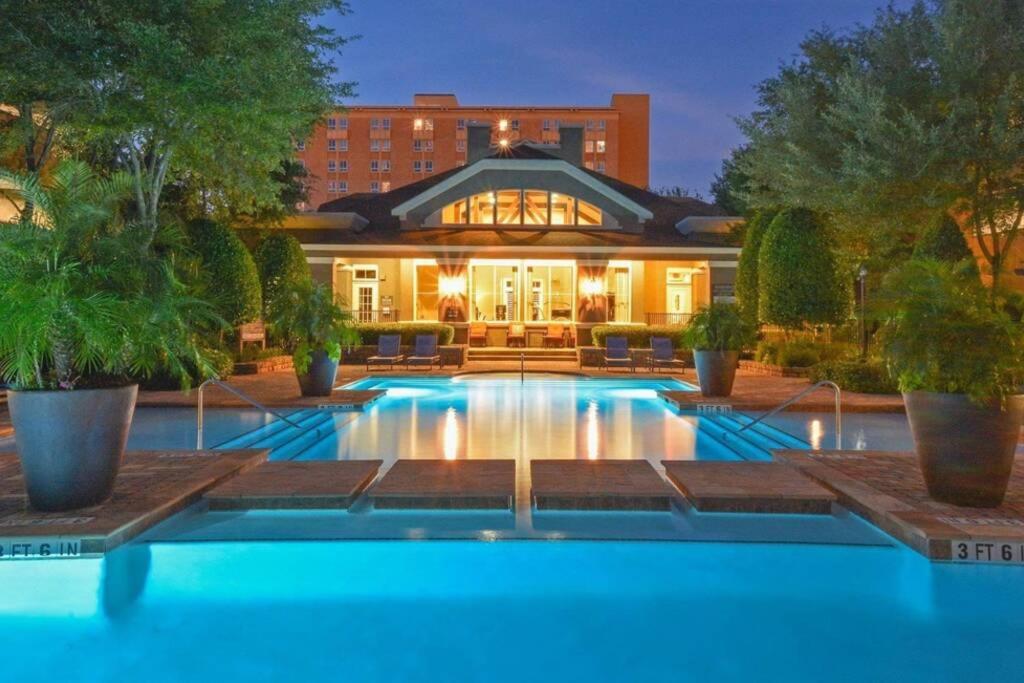 Newly Furnished 1BR Apartment w/ Hermann Park View - B&B