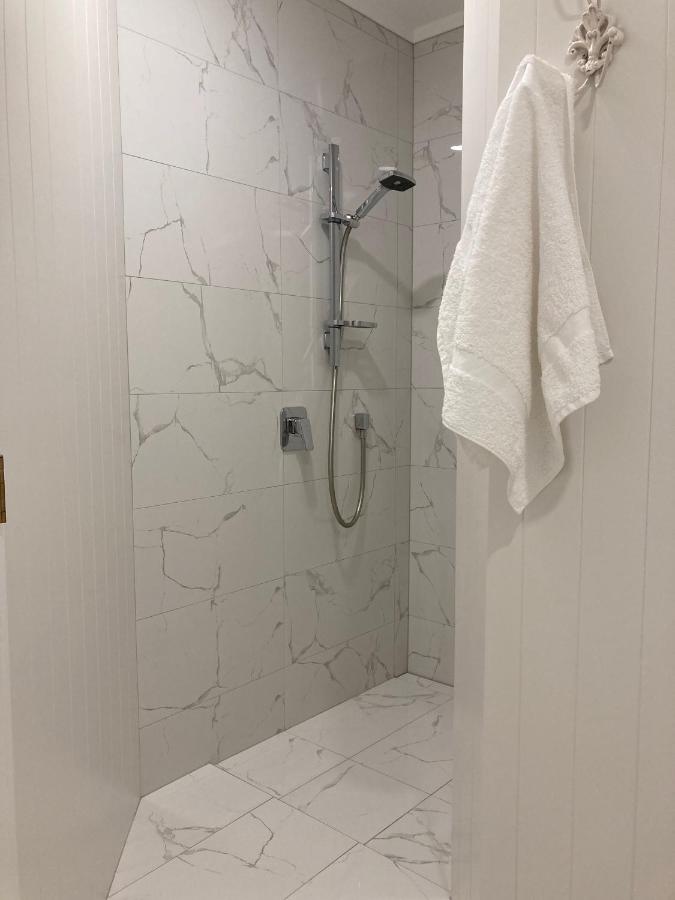 Großes Doppelzimmer mit eigenem Bad