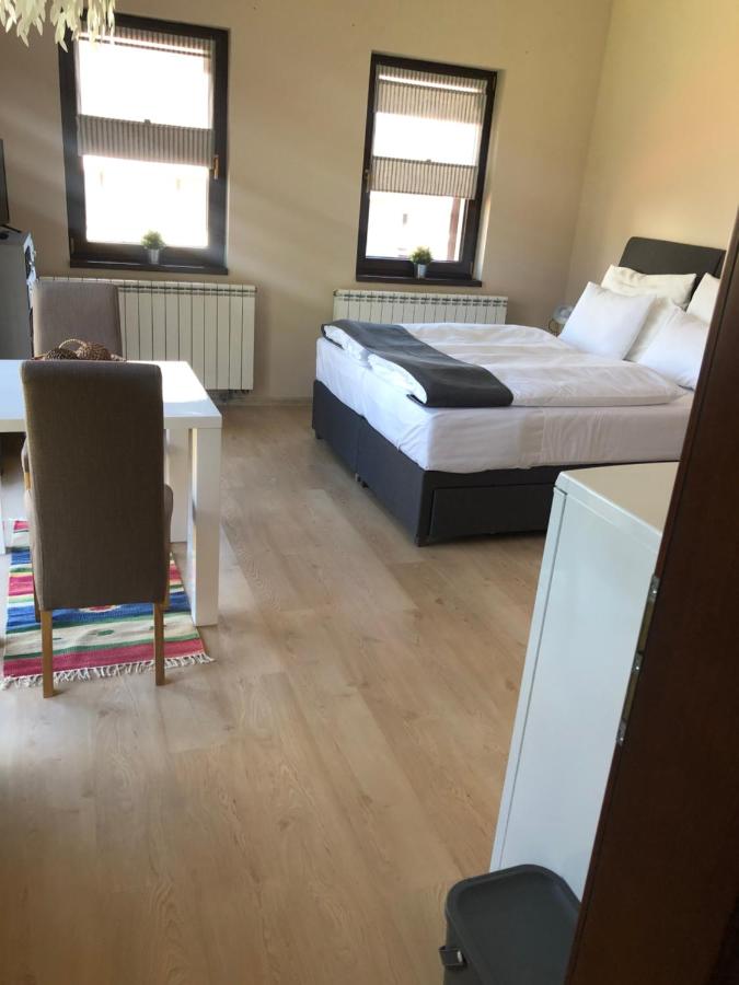 DŮM POD RADNICÍ studia - B&B