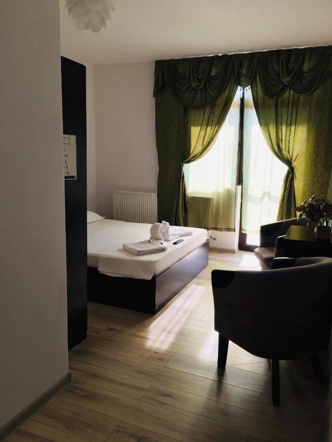 B&B Iasi - Casa Famous - Bed and Breakfast Iasi