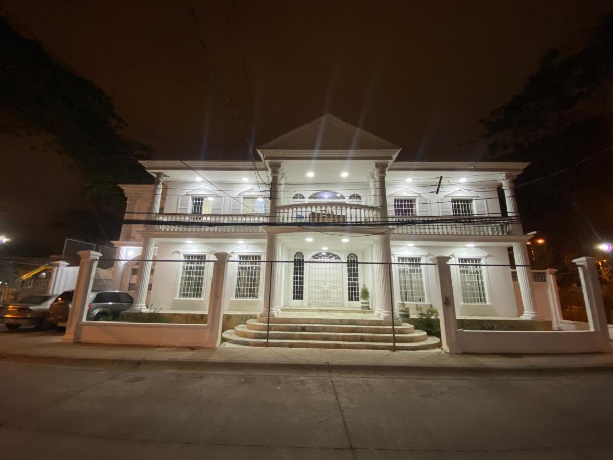 B&B Guayaquil - WHITE HOUSE - Bed and Breakfast Guayaquil
