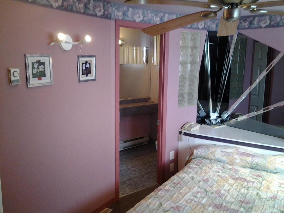 Queen Room with Spa Bath