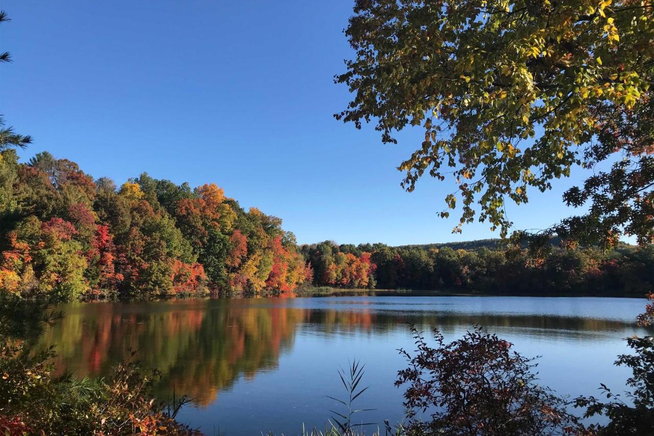 Lakefront Granby Escape w/ Private Dock & Kayaks! - B&B Granby