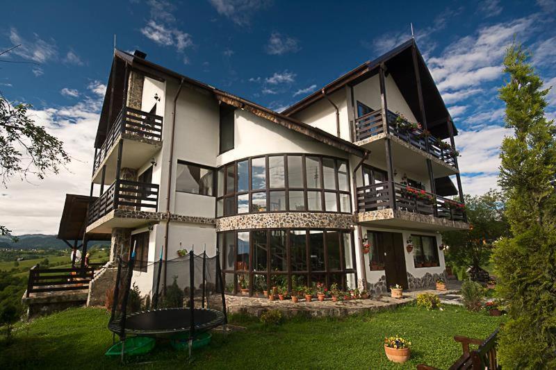 B&B Peștera - Pensiunea Casa Boiereasca - Bed and Breakfast Peștera