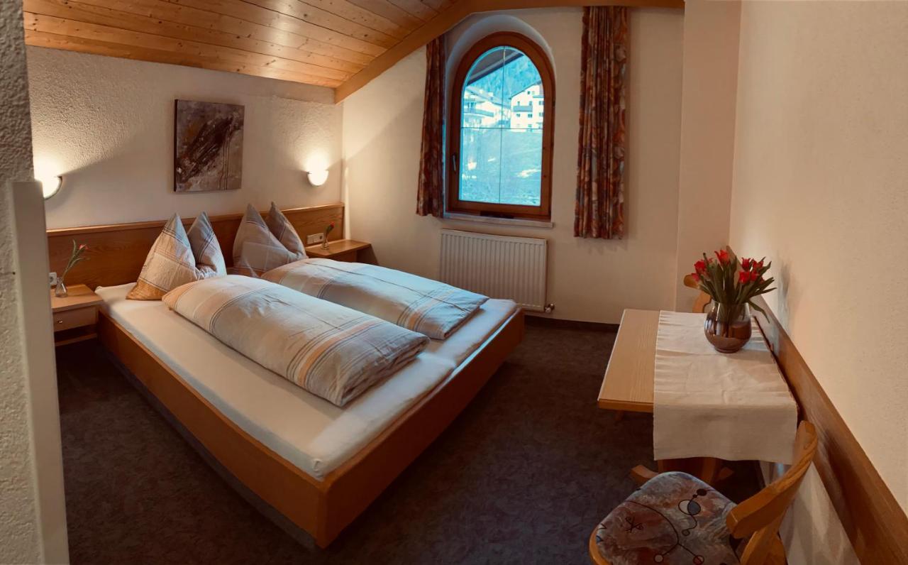 B&B Pfunds - Aparts Handle und Haus Bergblick - Bed and Breakfast Pfunds