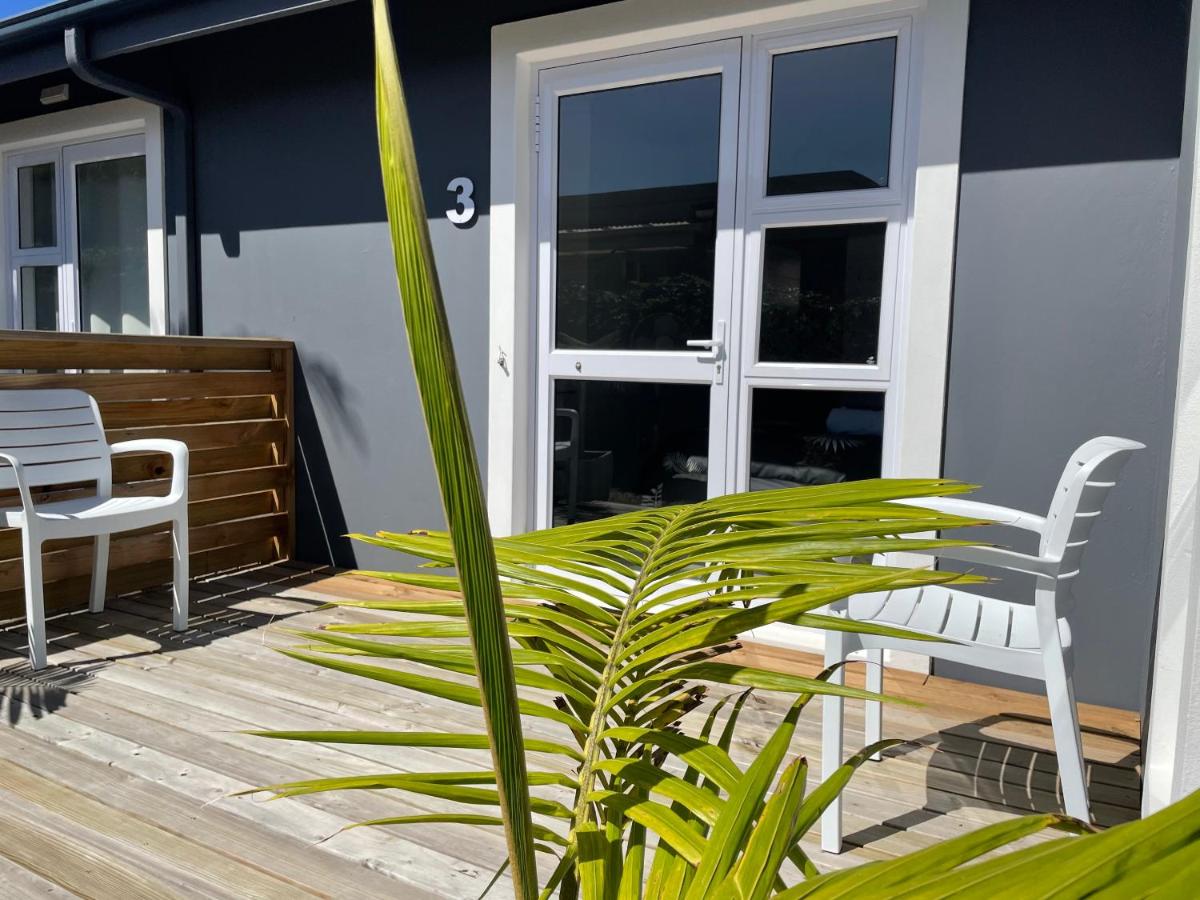 Zimmer mit Queensize-Bett und Gartenblick