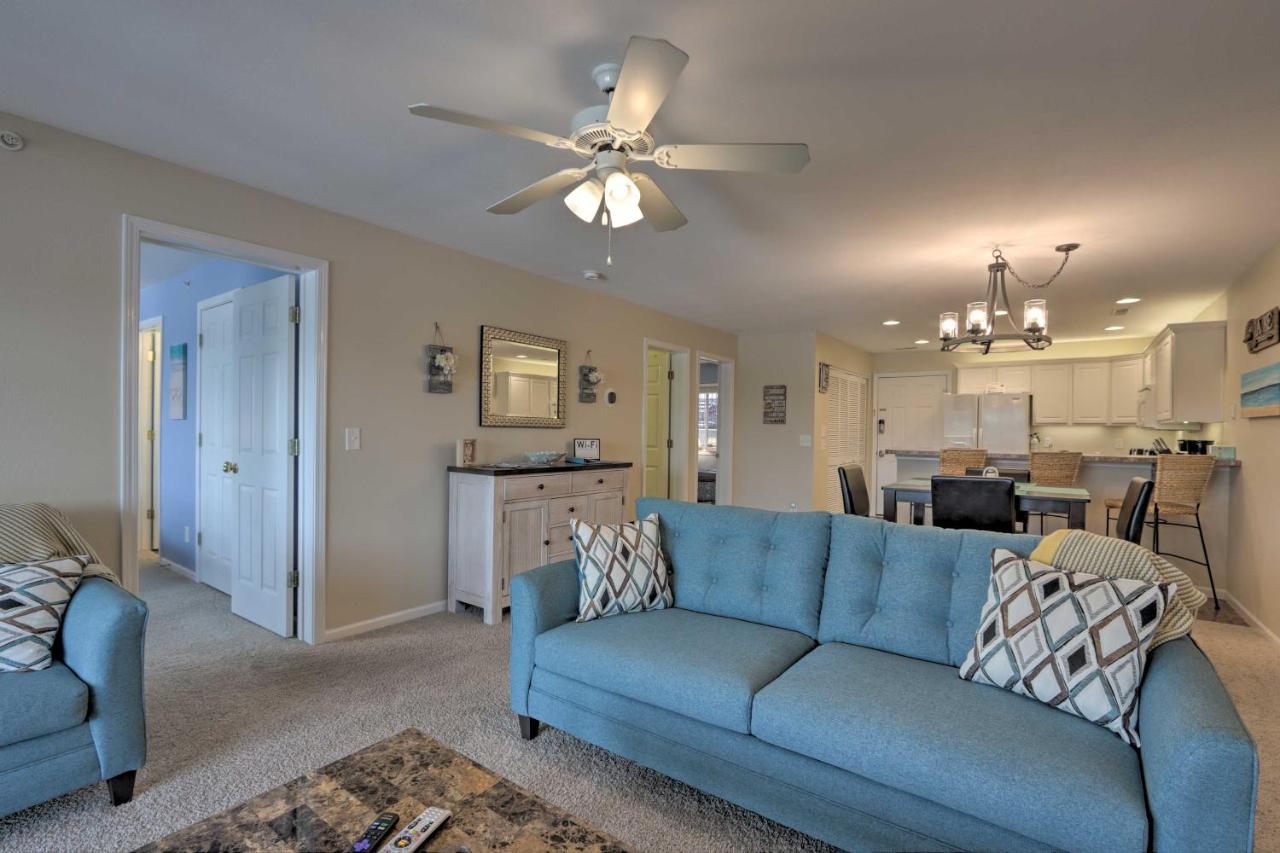 The Lake Escape with Balcony and Pool Access! - B&B Camdenton