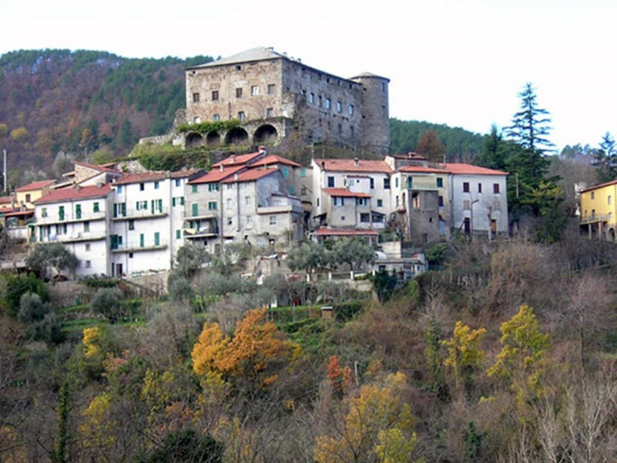 All'ombra del Castello - B&B Calice al Cornoviglio