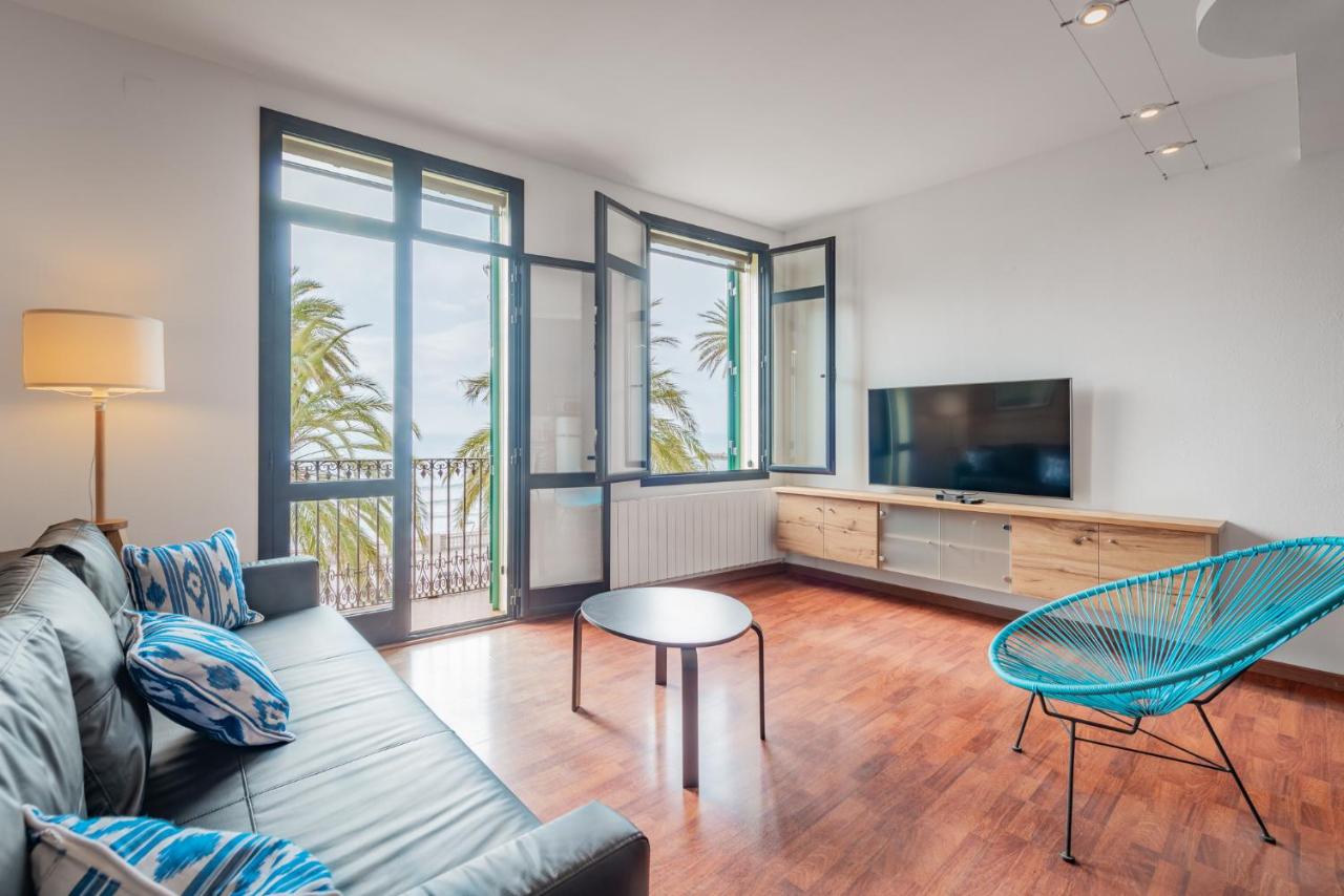 Second Apartment Three-bedroom with Sea View and Balcony