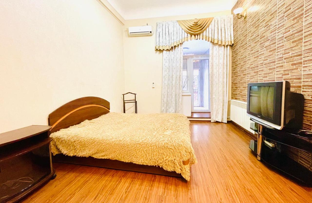 B&B Dnipro - Апартаменты возле Вокзала, Центр, проспект Дмитрия Яворницкого - Bed and Breakfast Dnipro