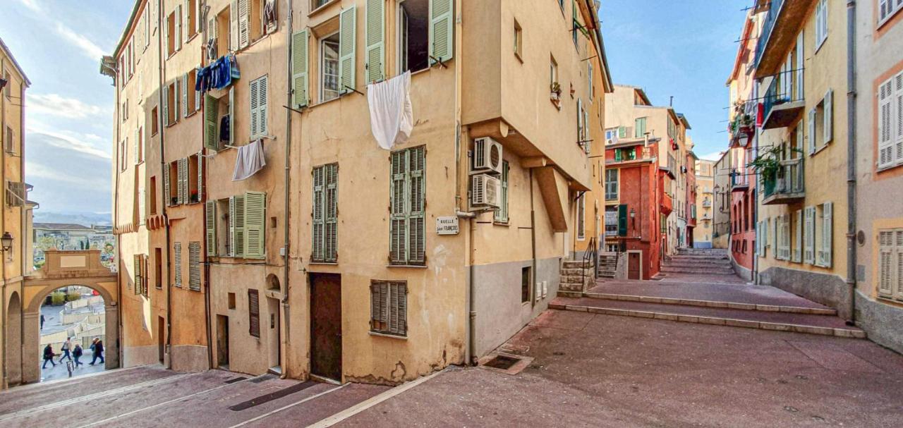 Cosy Studio in the Old Town - St François Square - B&B