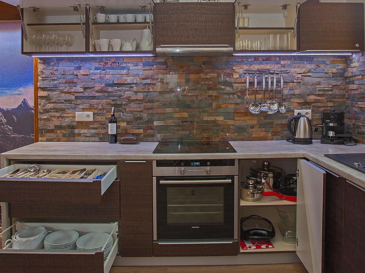 Apartament na Szczycie z Sauną i Kominkiem - Chambres d’hôtes