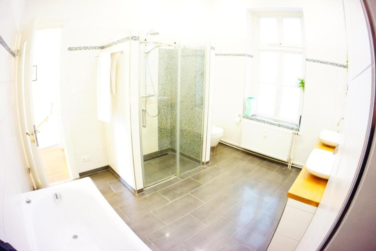 Großzügige 185m2-Altbauwohnung in Bestlage 7Zimmer-2Bäder-2Küchen-2WCs - Ferienwohnung