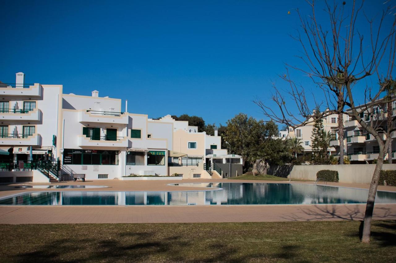 Apartamento de 1 dormitorio con vistas a la piscina