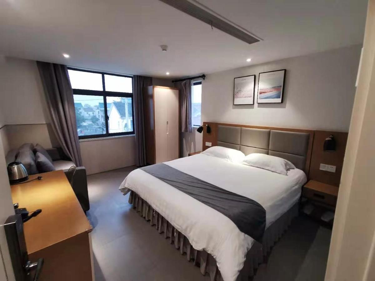 Standard Queen Room